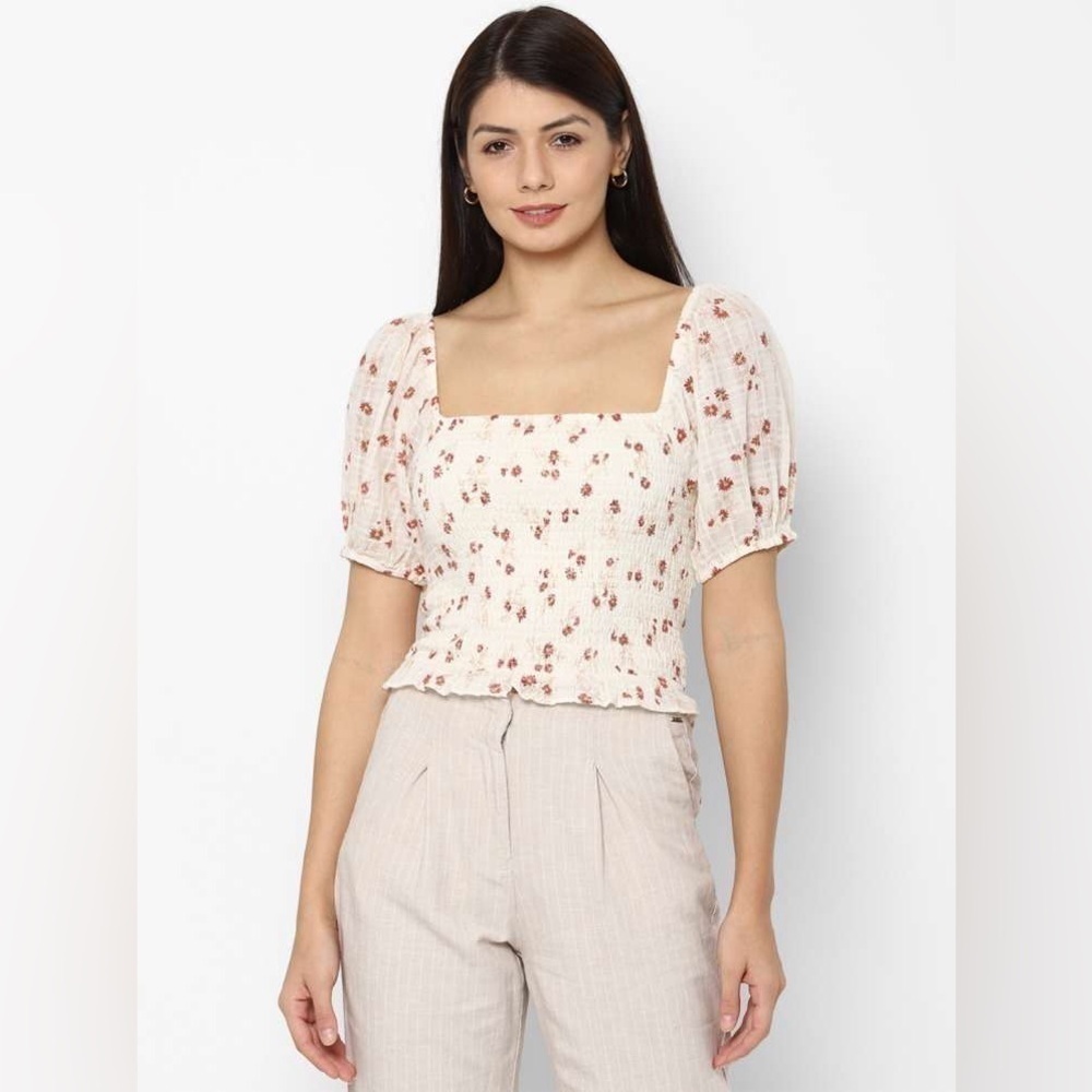 NWT American Eagle Cream Floral Smocked Puff-Sleeve Blouse